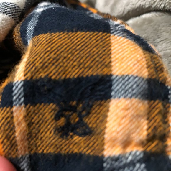 Size M button up plaid flannel shirt - Picture 6 of 7